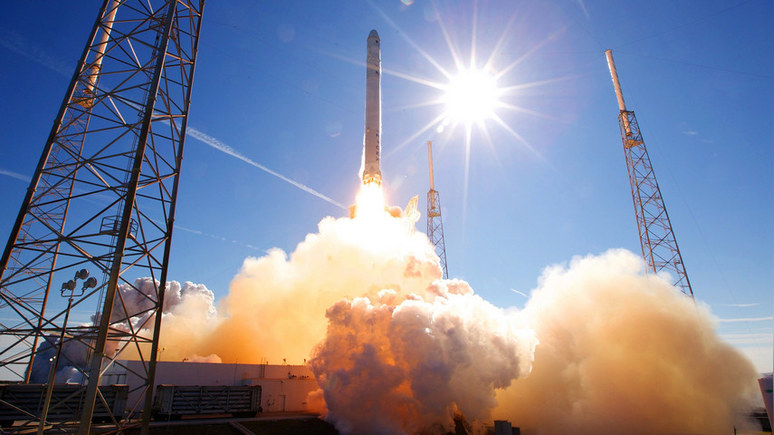 NYP: победителю лотереи на полёт от SpaceX пришлось передать приз другу из-за лишнего веса