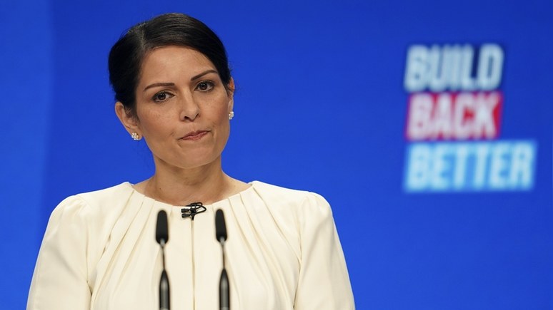 Глава британского МВД: Макрон не прав, когда осуждает иммиграционную политику Великобритании