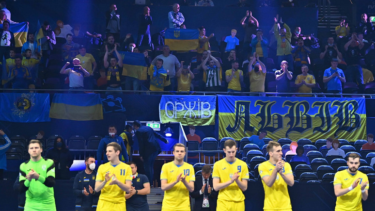 ПН: УЕФА начал расследование дискриминационного поведения украинских фанатов