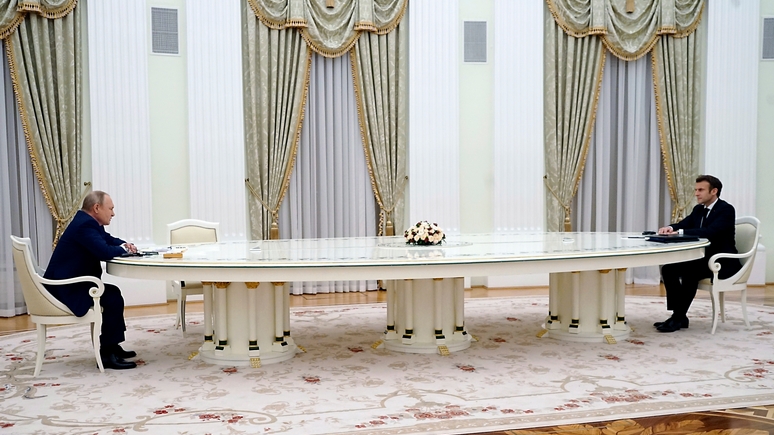 Не терпится увидеть, где сядет канцлер — FAZ о предстоящей встрече Путина и Шольца в Кремле 