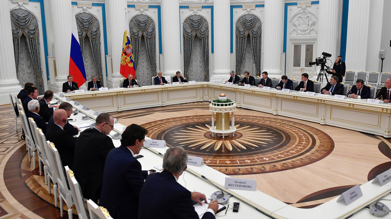 FAZ: немецкие топ-менеджеры отменяют встречу с Путиным