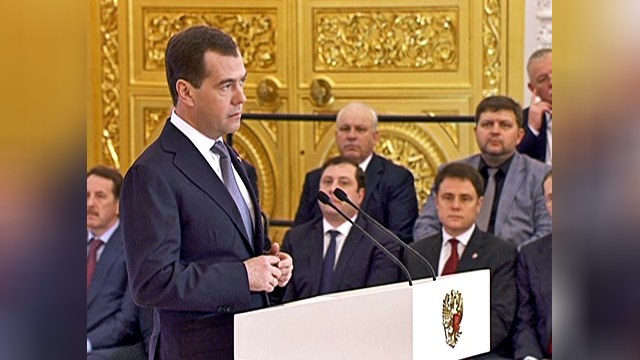 Медведев не сумел выйти из тени Путина