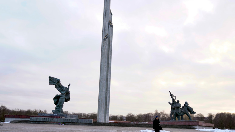 DELFI: министр юстиции Латвии назвал памятник освободителям Риги угрозой нацбезопасности 