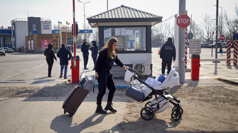 «Издевательство над своим народом»: украинцы не могут покинуть страну из-за медлительности пограничников
