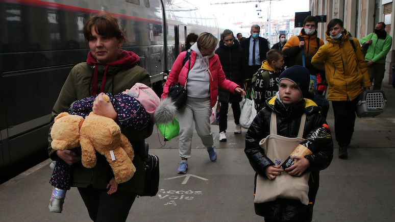 Guardian: «обращались хуже, чем с водой в туалете» — сотням украинских беженцев отказали во въезде в Великобританию