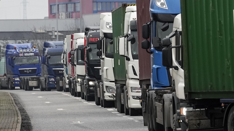 Express: водители грузовиков в Кёльне протестуют против высоких цен на бензин