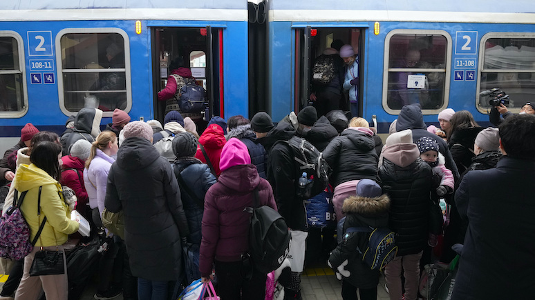RP: масштабы эмиграции с Украины застали всю Европу врасплох — Германия просит Польшу «приостановить» поезда 