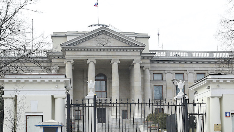 Onet: заморозив счета российского посольства, Варшава поступила крайне необдуманно 