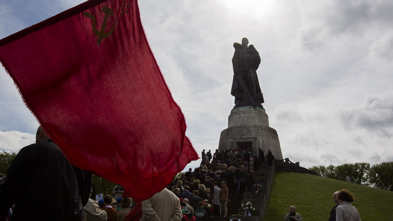 SZ: «непочтительная мазня» на мемориале советским солдатам — это проявление ненависти