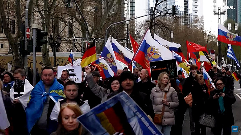 Das Erste: «остановите травлю русскоязычных» — по немецким городам прокатилась волна протестов