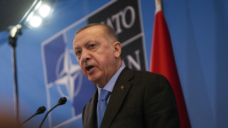 Bloomberg: сохраняя нейтралитет по Украине, Эрдоган толкает Турцию на «задворки НАТО»