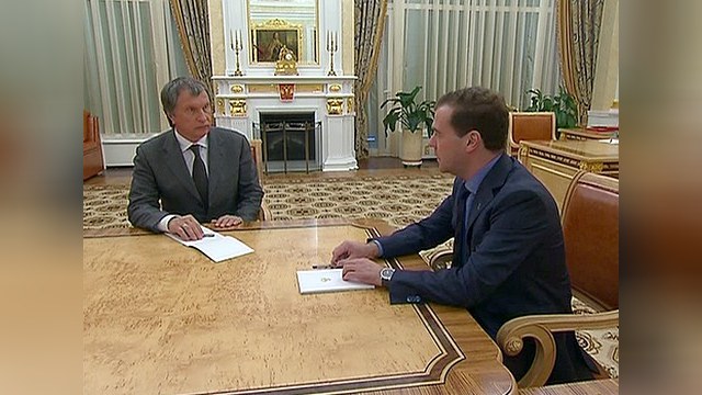 Медведев не оставил Сечина без работы
