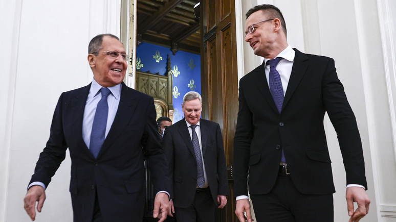 Bloomberg: Венгрия выступила против предложенного ЕС эмбарго на российскую нефть