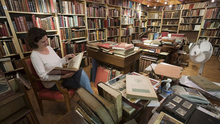 Le Monde: Пушкин, Достоевский и Зеленский — во французских книжных всплеск интереса к российским и украинским авторам