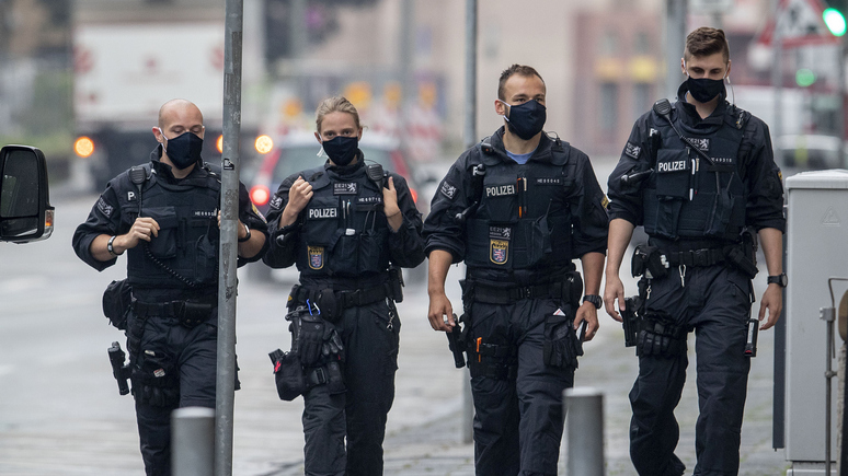 Süddeutsche Zeitung: за три года в органах безопасности Германии выявили 327 праворадикалов