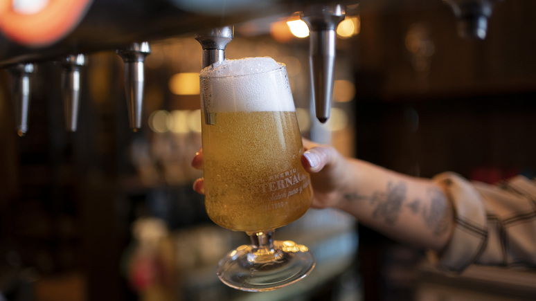 Daily Mail: пить и плакать — в Великобритании цена на пинту пива впервые достигла £8