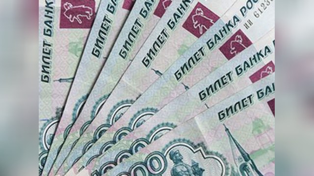 Курс рубля рухнул на кризисный уровень