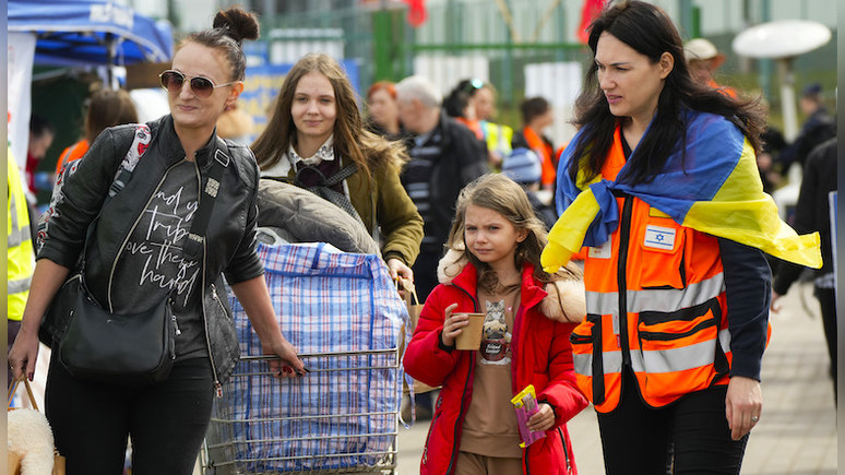Rzeczpospolita: чтобы украинцы стали более самостоятельными — полякам перестанут доплачивать за приют беженцев