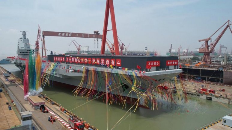 Times: Китай решил оспорить военно-морское господство США с помощью нового авианосца 