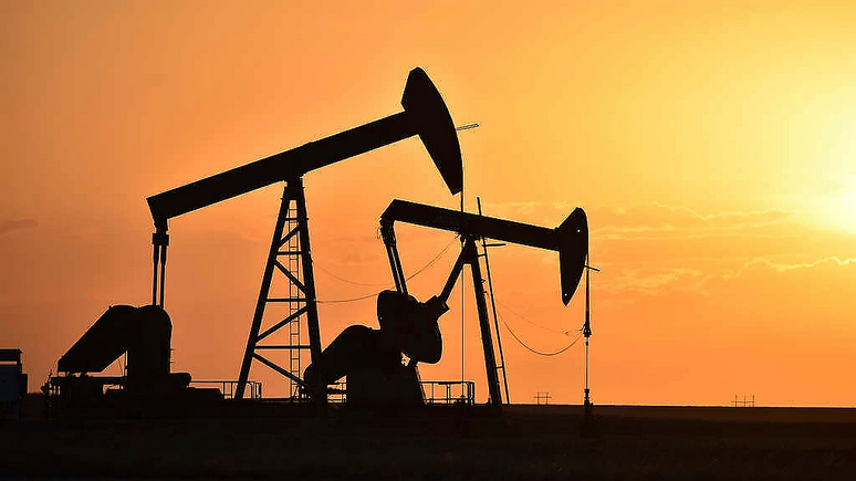 Daily Mail: эксперты предупреждают — если Россия сократит добычу нефти, цены на неё «улетят в стратосферу»