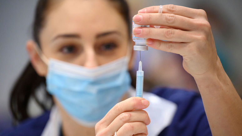 Independent: британские учёные призвали обновить вакцину для лучшей защиты от COVID