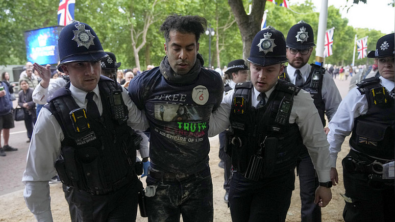 Guardian: правозащитники обеспокоены «культурой экстремизма» среди полицейских в Европе