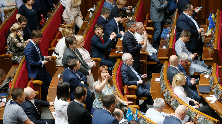 СТРАНА: Рада поддержала предоставление полякам «особых прав» на Украине