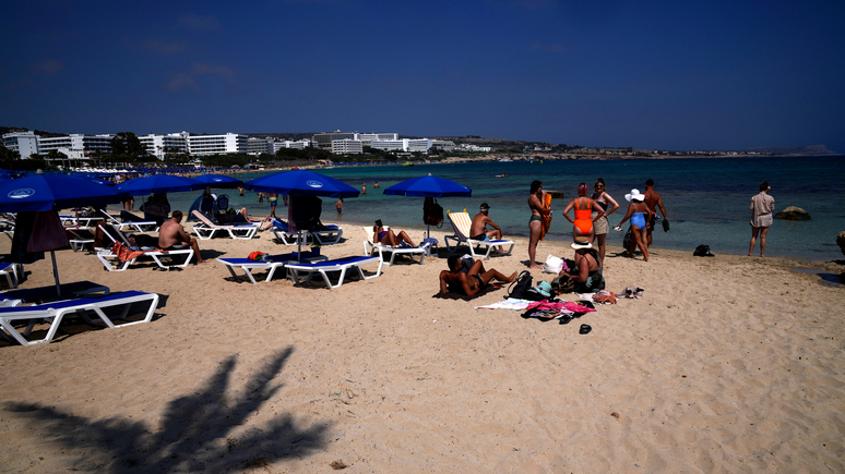 FAZ: Кипр скучает по туристам и бизнесменам из России — и их деньгам 