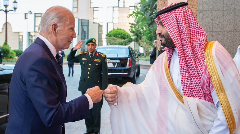 Marianne: попытки Макрона и Байдена умаслить саудовского наследного принца не помогли снизить цены на нефть