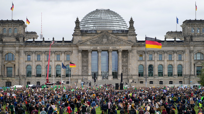 Spiegel: немецкие левые призвали граждан к уличным протестам против «социальной холодности» властей   