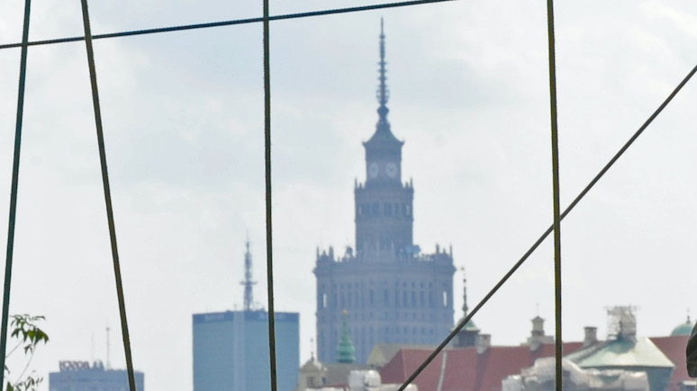 Rzeczpospolita: Варшава не хочет видеть у себя россиян, кроме тех, которых «преследуют» 