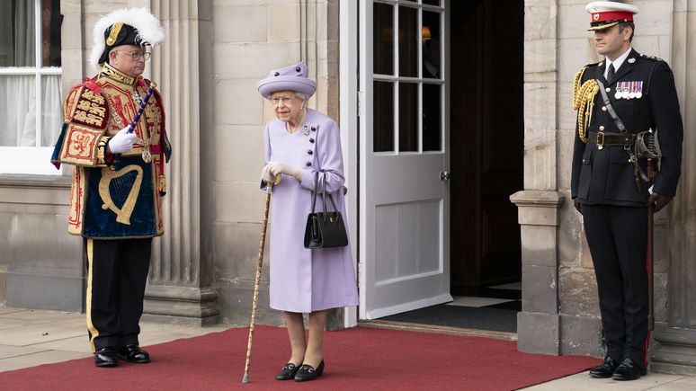 Sky News: традиции вопреки — королева Великобритании впервые не поедет в Лондон назначать премьер-министра
