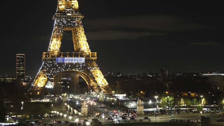 Le Figaro: ради экономии Эйфелеву башню будут раньше выключать