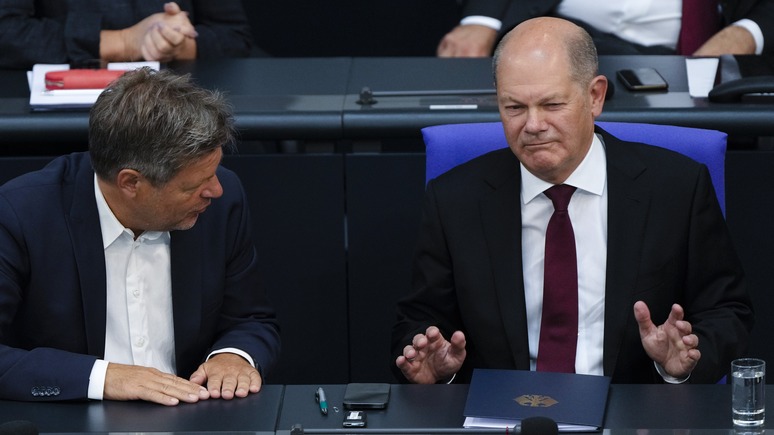 N-TV: работой Шольца довольны лишь 35% немцев, а у ряда министров дела ещё хуже