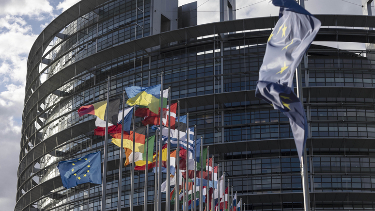 Euractiv: жизнь в «предвыборном режиме» мешает ЕС решать насущные проблемы 