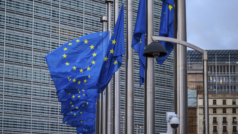 Politico: украинский кризис ослабил позиции Франции и Германии в ЕС