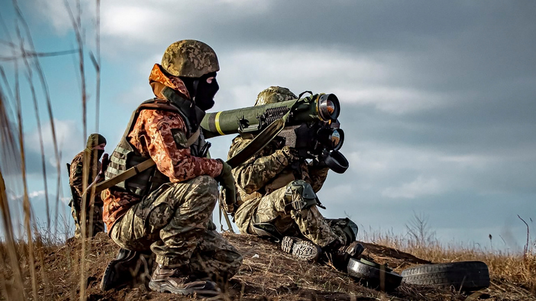 New York Times: частные поставки вооружений могут превратить Украину в узел торговли на чёрном оружейном рынке