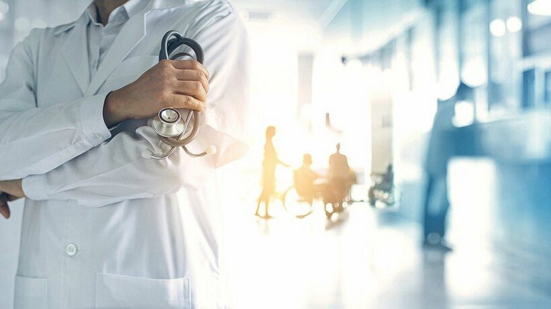 Bloomberg: британскому здравоохранению грозят массовые увольнения врачей