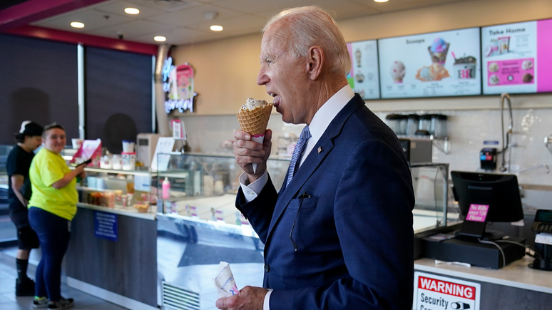 Fox News: Байден с рожком мороженого в руке рассказал о «чертовски сильной» экономике США
