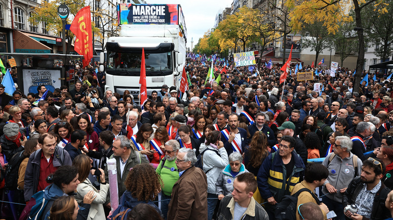 Le Figaro: после нефтяников железнодорожники и госслужащие — забастовки и акции протеста грозят парализовать работу французских служб