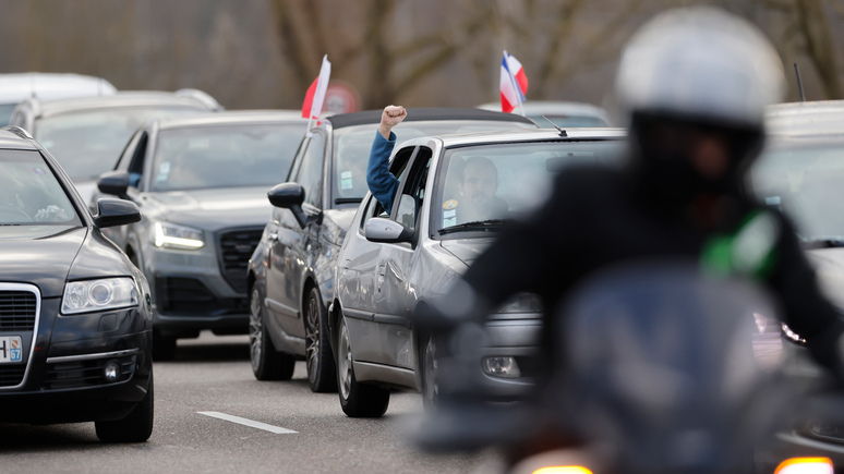 Le Figaro: во Франции опасаются возвращения «жёлтых жилетов» из-за политики по борьбе с машинами