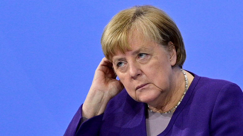 Spiegel: правительство Германии указало Меркель на границы её привилегий 