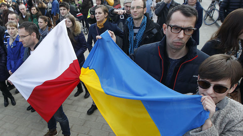 «Переломный момент»: в Варшаве рады, что Киев разрешил эксгумацию тел польских жертв УПА