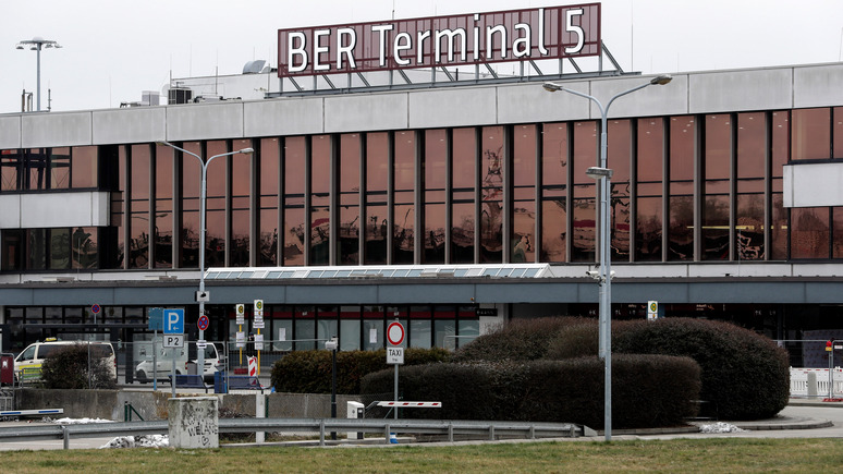Das Erste: немецкие партии жёстко раскритиковали климатических активистов, заблокировавших работу берлинского аэропорта