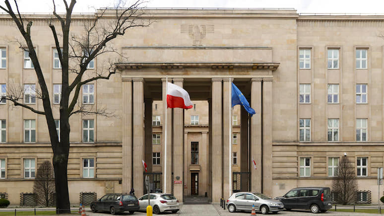 «Большой успех»: Министерство образования и науки Польши заявило о расторжении связей с Россией