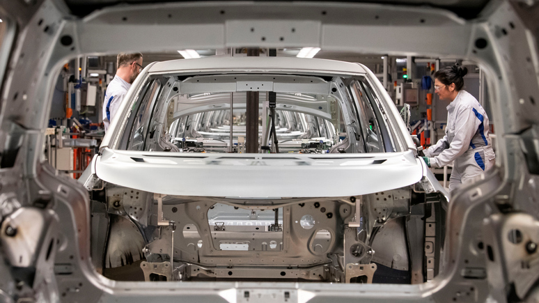 Kurier: глава Volkswagen заявил об угрозе для развития электротранспорта в Европе из-за высоких цен на энергоносители