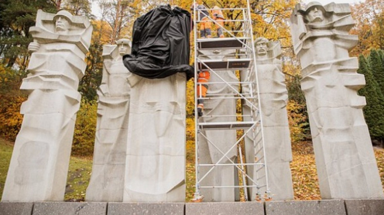 DELFI: Литва проигнорировала требование ООН и начала демонтаж советского мемориала