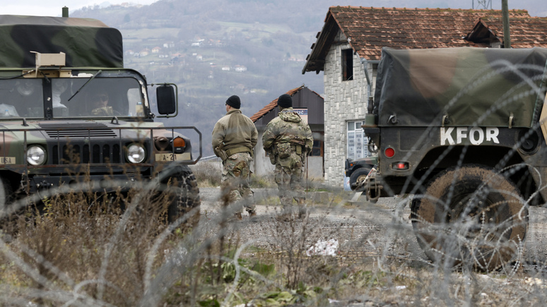 Le Monde: Вучич направил главу генштаба армии на границу с Косовом