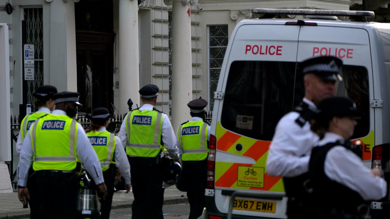 Times: после скандала с насильником Дэвидом Кэрриком всех полицейских Британии проверят по национальным базам данных