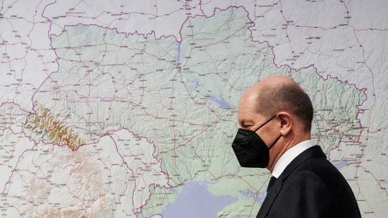 Der Tagesspiegel: «играет на руку Путину» — Шольцу досталось от партнёров по коалиции за отказ поставлять Украине танки